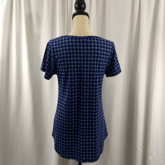 LuLa Roe Blue Print Short Sleeve Top - Picture 5 of 9